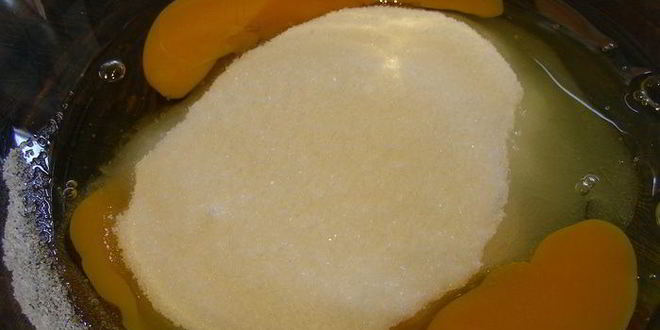 Рецепт пирога с ревенем, овсяными хлопьями и кукурузной мукой