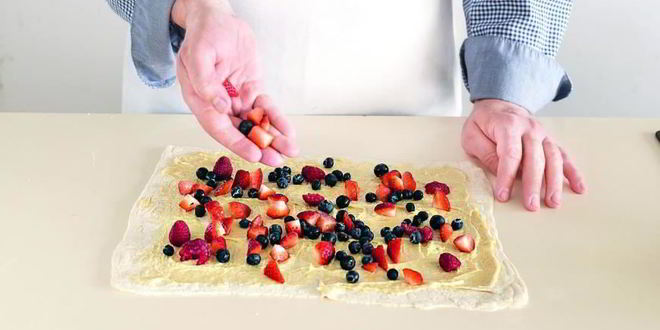 Рецепт разборного пирога с сезонными ягодами