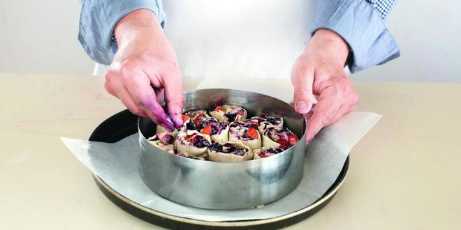 Рецепт разборного пирога с сезонными ягодами