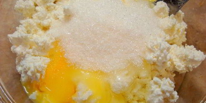 Рецепт творожного пирога с персиками