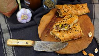 Рецепт Быстрых пирожков с фаршем, сыром и кукурузой