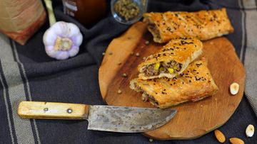 Рецепт Быстрых пирожков с фаршем, сыром и кукурузой