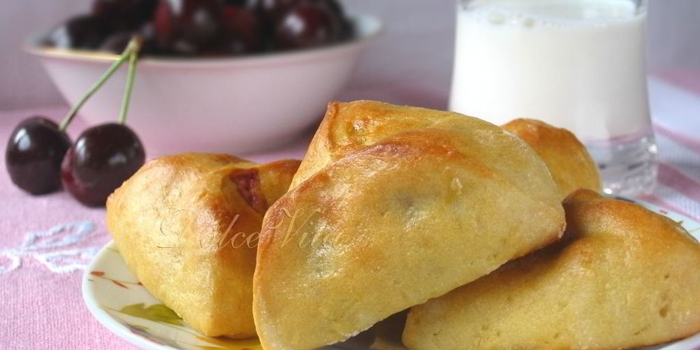 Как приготовить мини-пирожки с ягодами