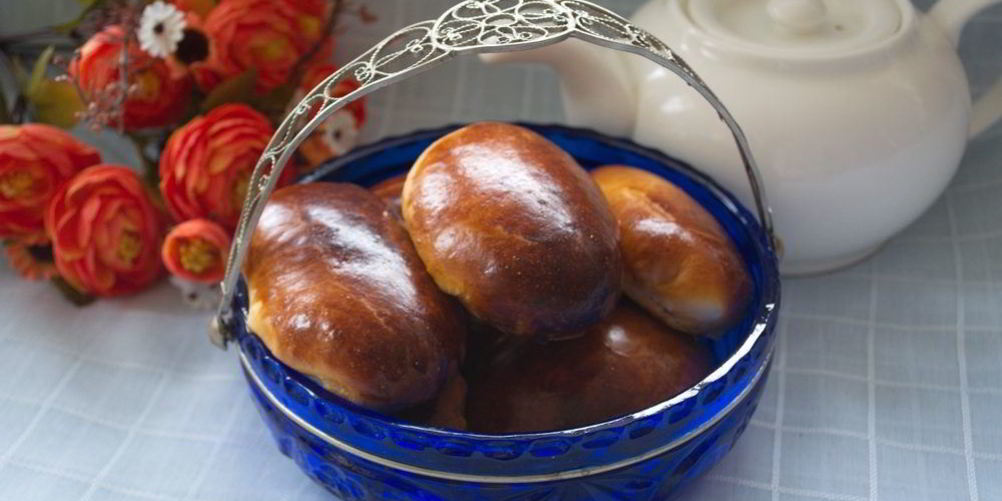 Как приготовить печеные пирожки из дрожжевого теста