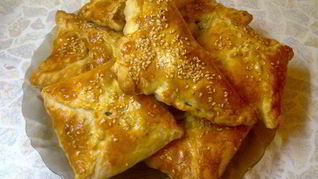 Рецепт Пирожков из слоеного теста с курицей и грибами