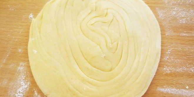 Рецепт пирожков из слоеного теста с творожной начинкой