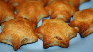 Рецепт Пирожков с рыбой из слоеного теста