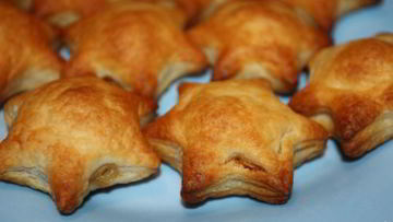 Рецепт Пирожков с рыбой из слоеного теста