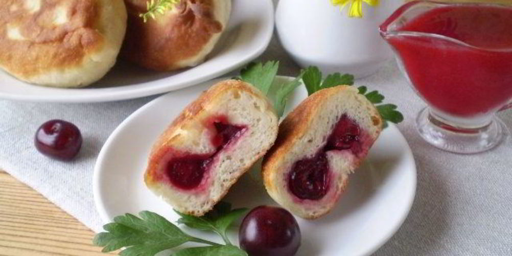 Как приготовить пирожки с вишней жареные