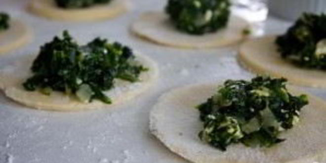 Рецепт пирожков со шпинатом и сыром фета