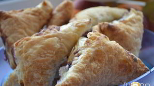 Рецепт Слоеных пирожков с черникой и ванильным сахаром