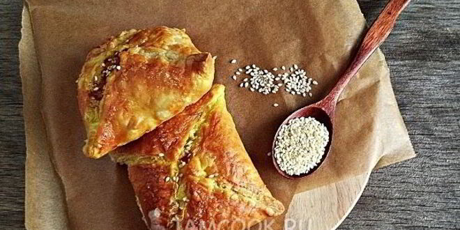 Рецепт слоеных пирожков с мясом и грибами