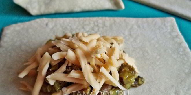 Рецепт слоеных пирожков с мясом и грибами
