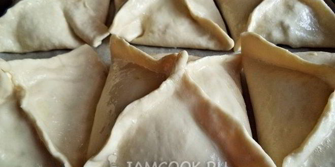 Рецепт слоеных пирожков с мясом и грибами