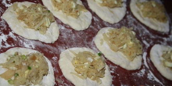 Рецепт содовых пирожков с капустой, луком и яйцом