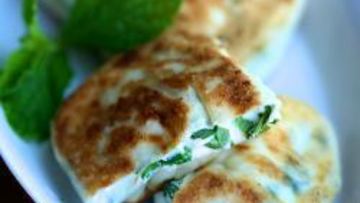 Рецепт Жареных пирожков с брынзой, картошкой и зеленью