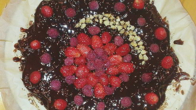 Рецепт Брауни с земляникой и малиной