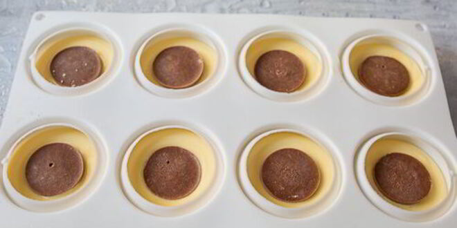 Рецепт муссового пирожного с шоколадом и маракуйей