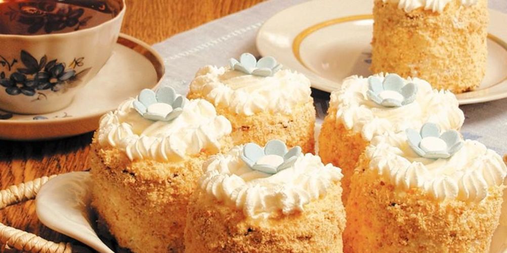 Как приготовить пирожные из бисквитного теста