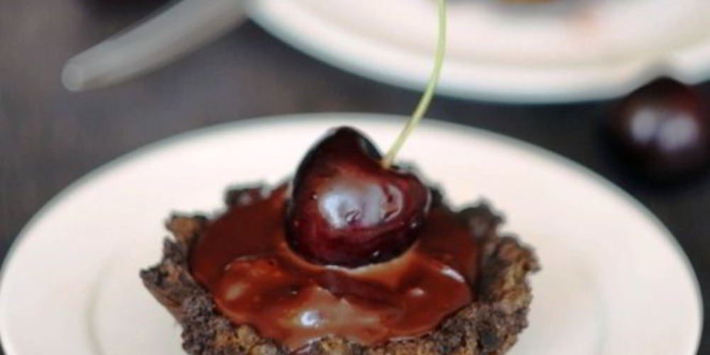 Как приготовить шоколадно-вишневые пирожные