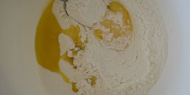 Рецепт чесночной пиццы с моцареллой