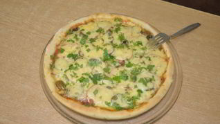 Рецепт Итальянской тонкой пиццы с ветчиной сыром и грибами