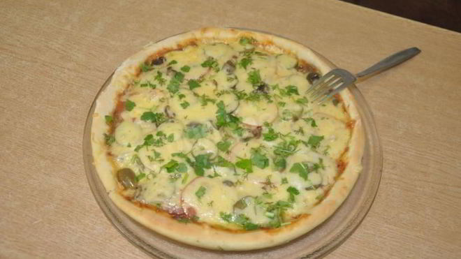 Рецепт Итальянской тонкой пиццы с ветчиной сыром и грибами