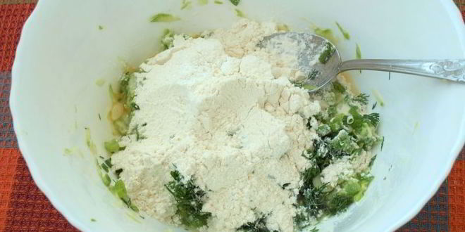 Рецепт кабачковой пиццы с куриным филе и помидорами