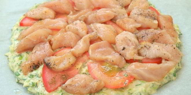 Рецепт кабачковой пиццы с куриным филе и помидорами