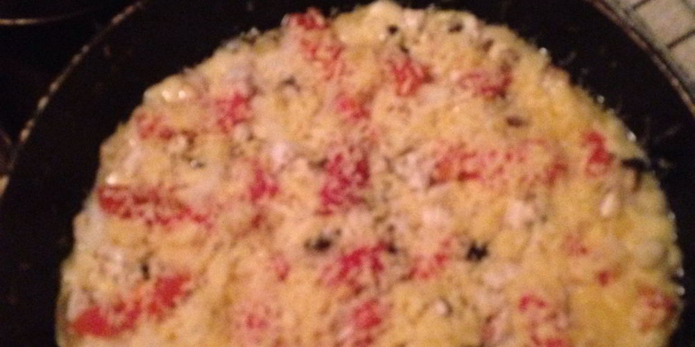 Как приготовить пиццу на сковороде с колбасой и грибами