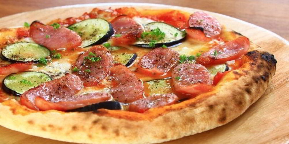 Как приготовить пиццу с баклажанами и колбасой