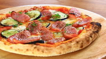 Рецепт Пиццы с баклажанами и колбасой