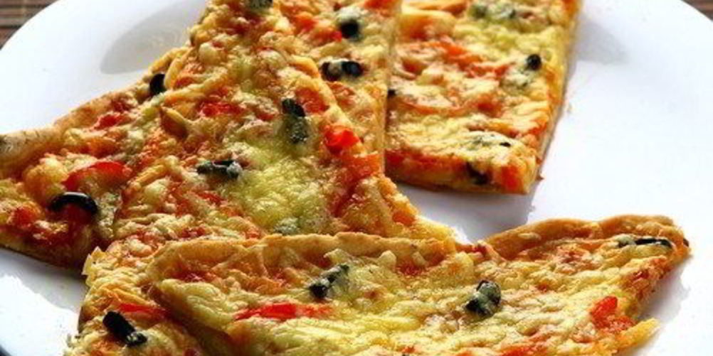 Как приготовить пиццу с копченостями и черносливом