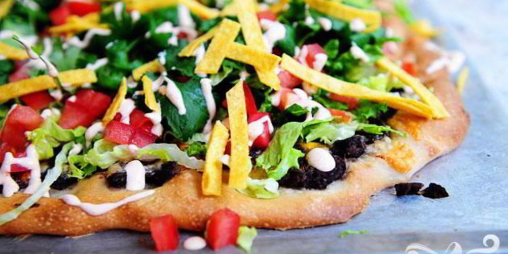 Как приготовить пиццу с кукурузными лепешками, фасолью и сыром