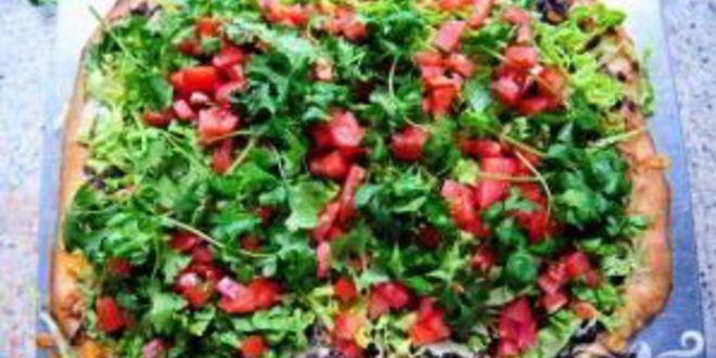 Рецепт пиццы с кукурузными лепешками, фасолью и сыром