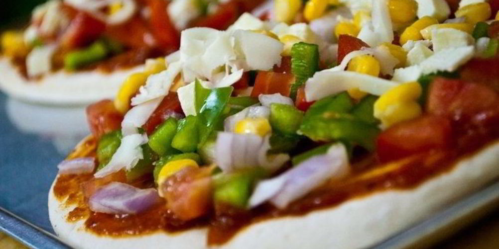 Как приготовить пиццу с кукурузой и колбасой
