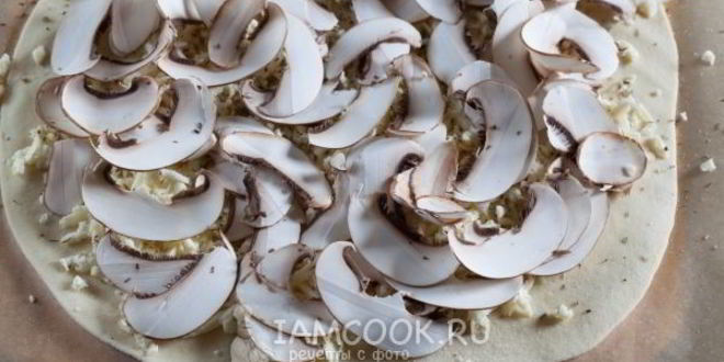 Рецепт пиццы с шампиньонами и сыром