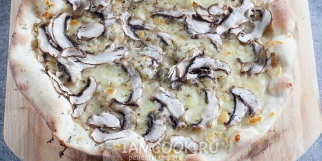 Рецепт пиццы с шампиньонами и сыром