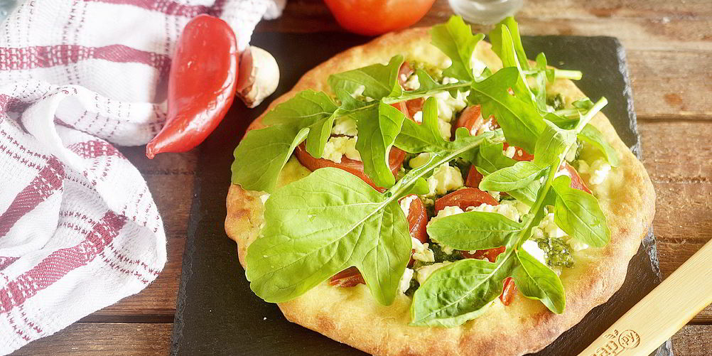 Как приготовить пиццу с сыром из козьего молока и рукколой