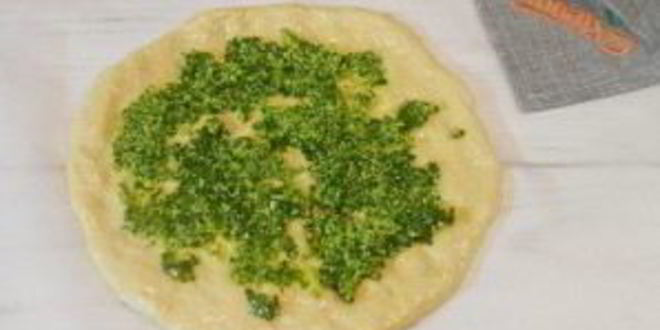 Рецепт пиццы с сыром из козьего молока и рукколой