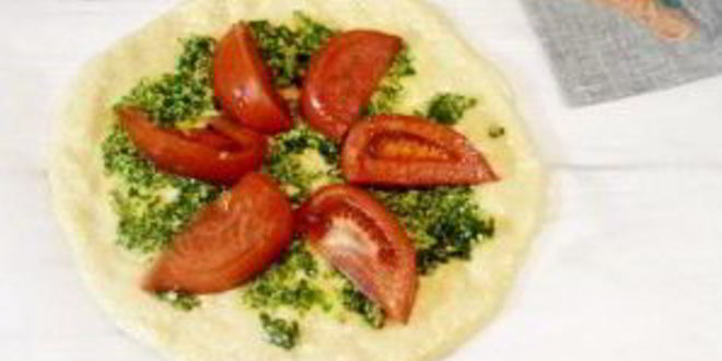 Рецепт пиццы с сыром из козьего молока и рукколой