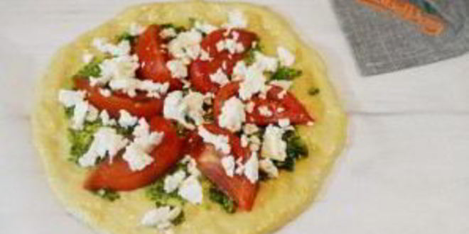 Рецепт пиццы с сыром из козьего молока и рукколой