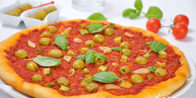 Рецепт постной пиццы с оливками и чесноком