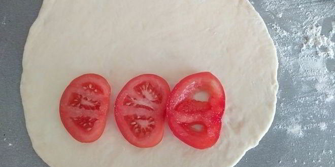 Рецепт закрытой пиццы с курицей и чесноком