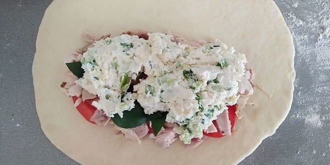 Рецепт закрытой пиццы с курицей и чесноком