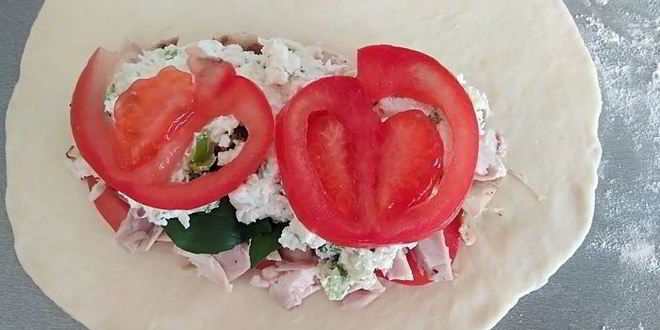 Рецепт закрытой пиццы с курицей и чесноком