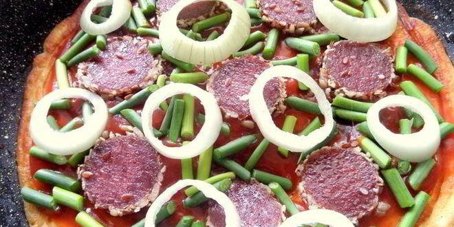 Рецепт заливной пиццы в сковороде