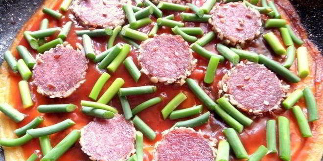 Рецепт заливной пиццы в сковороде