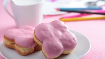 Рецепт Пончиков с розовой глазурью