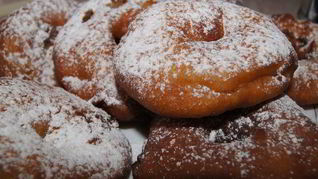 Рецепт Пончиков с яблоками и коньяком